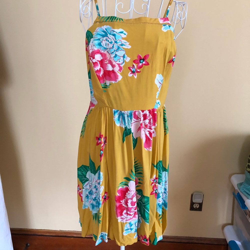 New, never worn, with tags.Sun dress